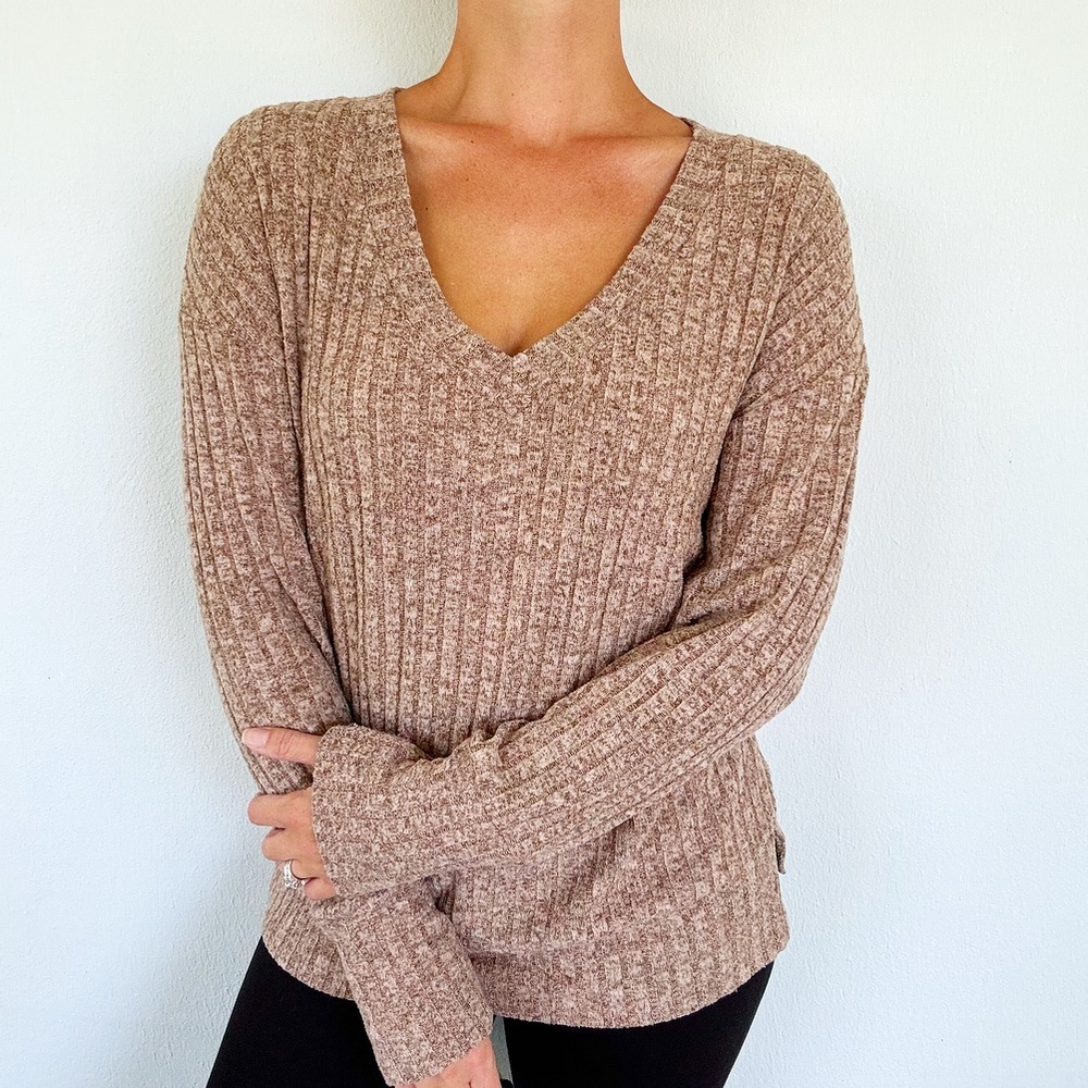 Unbranded light brown stretchy oversized ribbed knit v-neck sweater size small